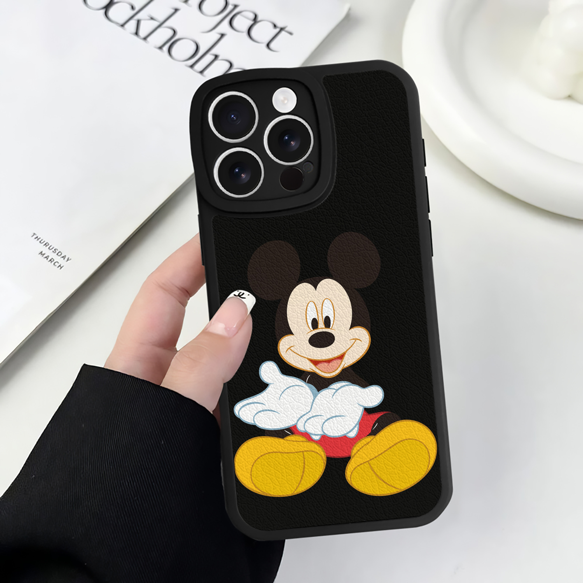 （画像用） ミッキーマウス Mickey Mouse 【iPhone 16シリーズ対応】シリコンスマホケース（レザー調） 材質：シリコン